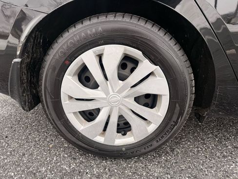 Used 2020 Nissan Versa S image 32