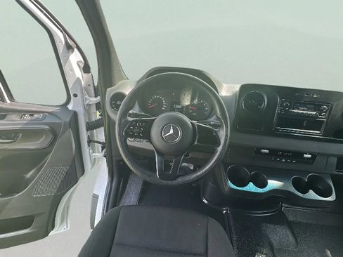 Used 2021 Mercedes-Benz Sprinter 1500 image 23