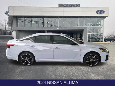 Used 2024 Nissan Altima 2.5 SR w/ SR Premium Package FWD image 7
