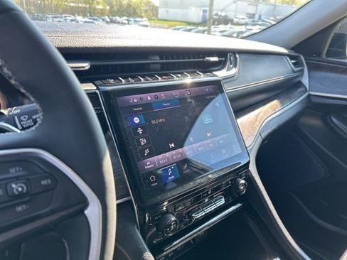 Used 2023 Jeep Grand Cherokee L Limited image 8