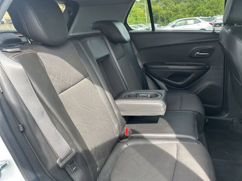 Used 2022 Chevrolet Trax LT w/ LT Convenience Package image 38