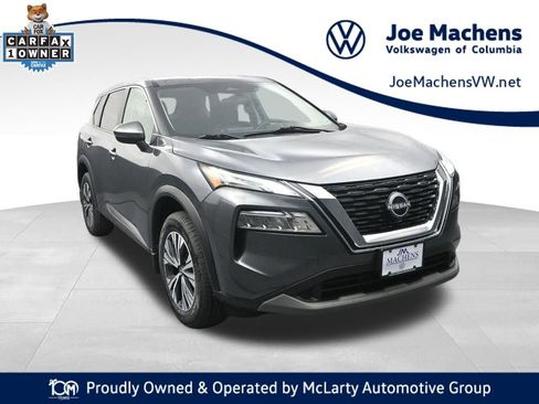 Used 2022 Nissan Rogue SV image 1