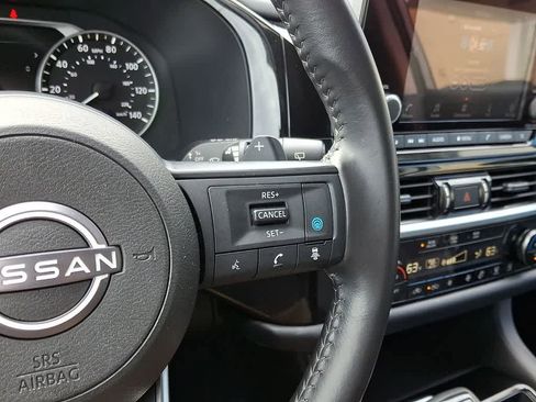 Used 2025 Nissan Pathfinder SV image 23