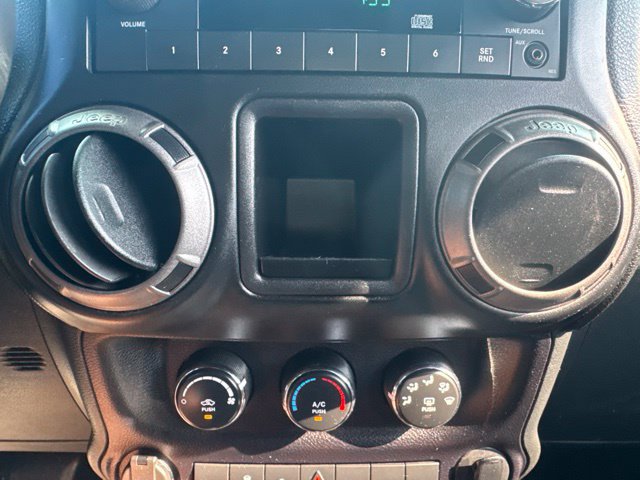Used 2015 Jeep Wrangler Unlimited Sport AWD/4WD image 16