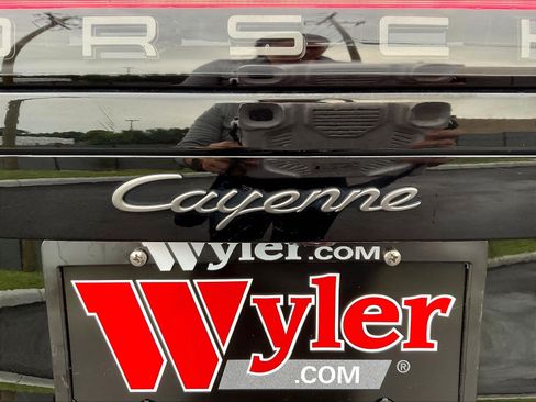 Used 2023 Porsche Cayenne Platinum Edition AWD/4WD image 24