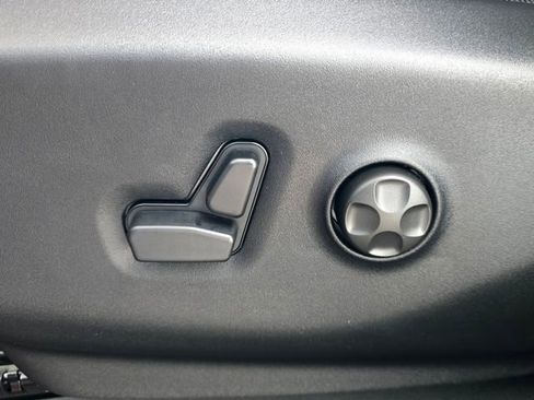 New 2026 Chrysler Pacifica Limited FWD image 21