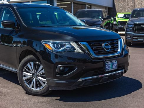 Used 2019 Nissan Pathfinder SL FWD image 3
