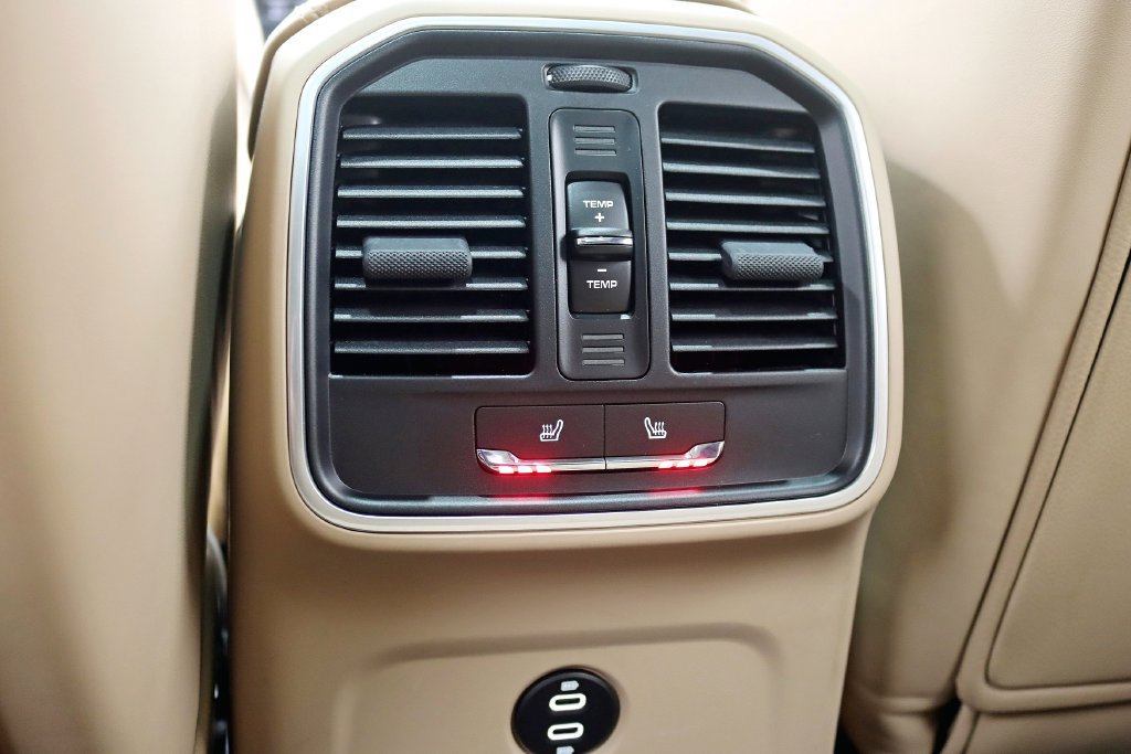 Used 2022 Porsche Macan AWD/4WD image 21