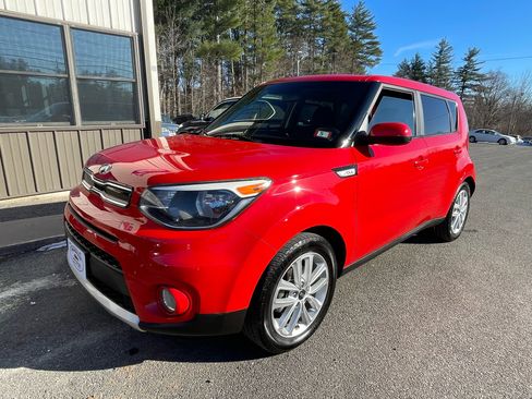 Used 2017 Kia Soul + image 1