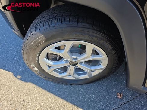 Used 2025 Jeep Compass Sport image 14