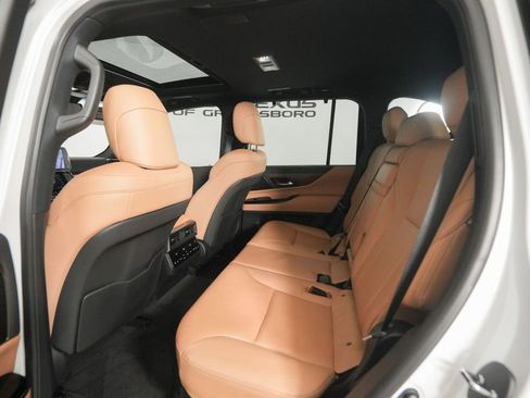 Used 2024 Lexus LX 600 4WD w/ Luxury Package image 13