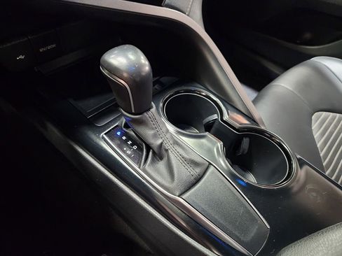 Used 2020 Toyota Camry SE image 35