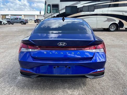 Used 2023 Hyundai Elantra SEL FWD image 6