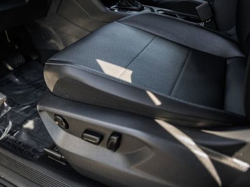 Used 2018 Volkswagen Tiguan SE image 31