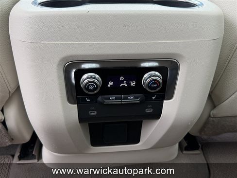 Used 2023 GMC Yukon XL Denali AWD/4WD image 12