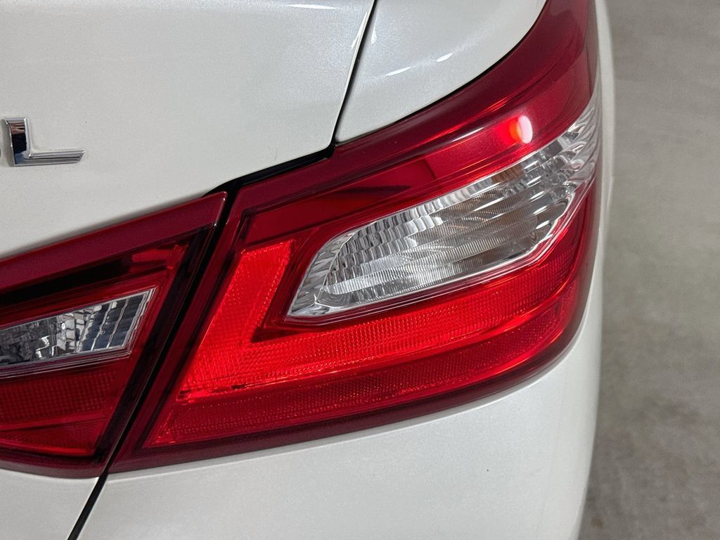 Used 2017 Nissan Altima 2.5 SL w/ 2.5 Technology Package FWD image 34