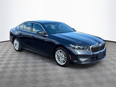 Used 2024 BMW 530i xDrive image 4