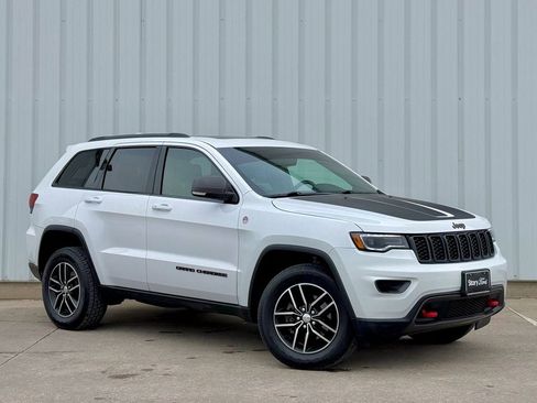 Used 2018 Jeep Grand Cherokee Trailhawk w/ Trailhawk Luxury Group AWD/4WD image 7