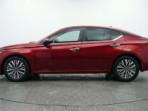 Used 2025 Nissan Altima 2.5 SV FWD image 5