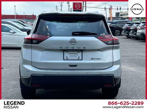 Certified 2024 Nissan Rogue SV w/ SV Premium Package AWD/4WD image 7
