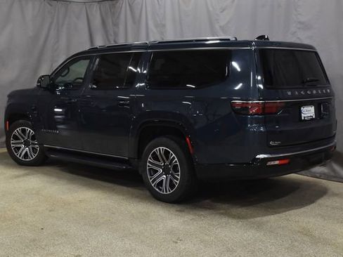 Certified 2024 Jeep Wagoneer L Series II w/ Flexible Seating Group image 7