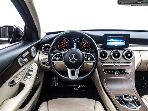 Used 2019 Mercedes-Benz C 300 4MATIC Sedan image 5
