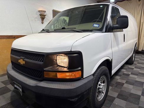 Used 2017 Chevrolet Express 2500 image 5