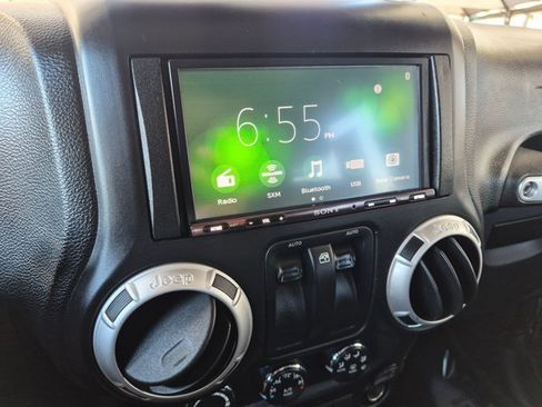 Used 2014 Jeep Wrangler Sahara w/ Dual Top Group AWD/4WD image 21