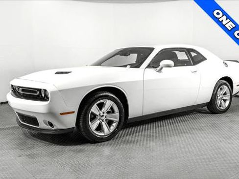 Used 2023 Dodge Challenger SXT RWD image 2