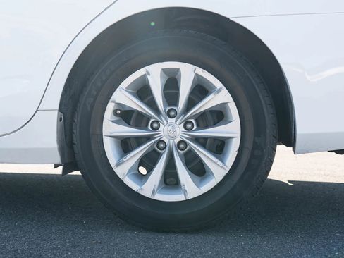 Used 2016 Toyota Camry LE image 16