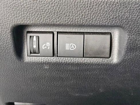 Used 2021 Toyota RAV4 LE image 13