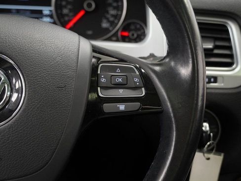Used 2016 Volkswagen Touareg VR6 image 38