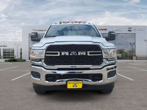 Used 2024 RAM 2500 Tradesman w/ Chrome Appearance Group image 8