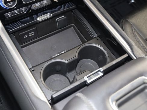 Used 2022 GMC Yukon Denali image 30