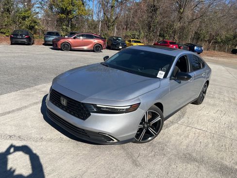 Used 2024 Honda Accord Sport image 4