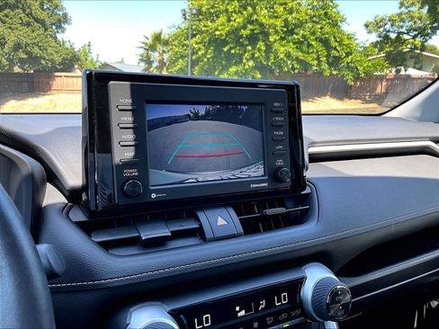 Used 2022 Toyota RAV4 XLE w/ Convenience Package FWD image 23