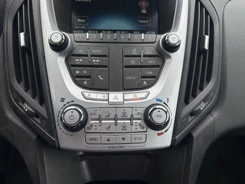 Used 2015 Chevrolet Equinox LT image 23