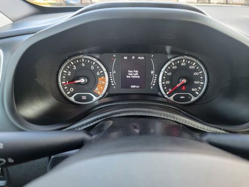 Used 2019 Jeep Renegade Latitude FWD image 21