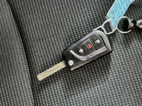Used 2022 Toyota RAV4 LE FWD image 36