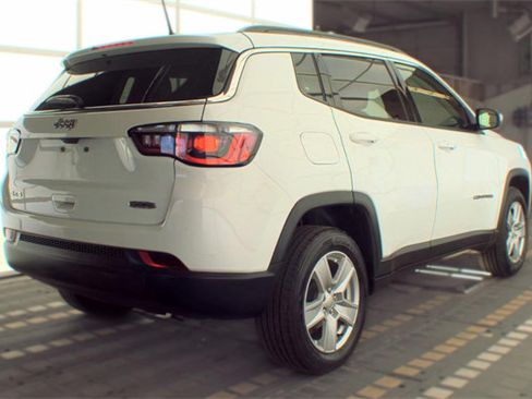 Used 2022 Jeep Compass Latitude w/ Convenience Group AWD/4WD image 5