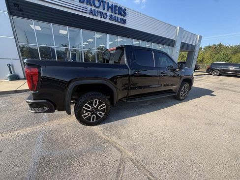 Used 2022 GMC Sierra 1500 AT4 w/ AT4 Preferred Package AWD/4WD image 4