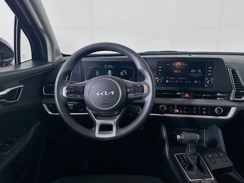 Used 2025 Kia Sportage LX image 17