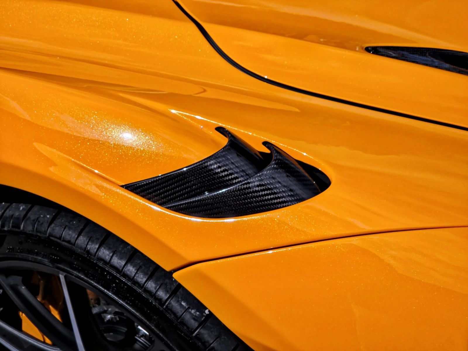 Used 2022 McLaren 765LT RWD image 19