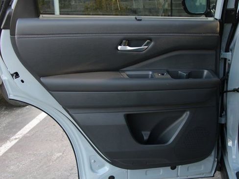 New 2026 Nissan Pathfinder Platinum image 27