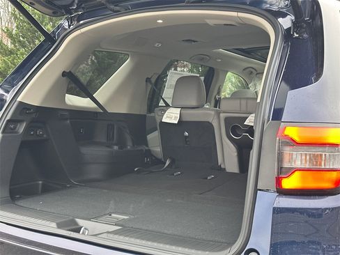 New 2025 Honda Pilot Touring image 7