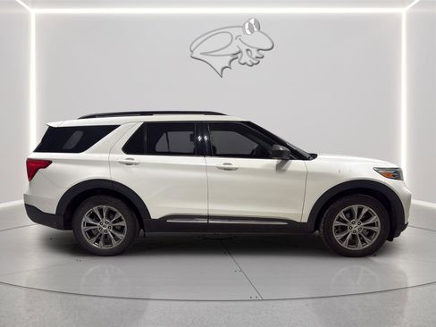 Used 2022 Ford Explorer XLT w/ Equipment Group 202A AWD/4WD image 6