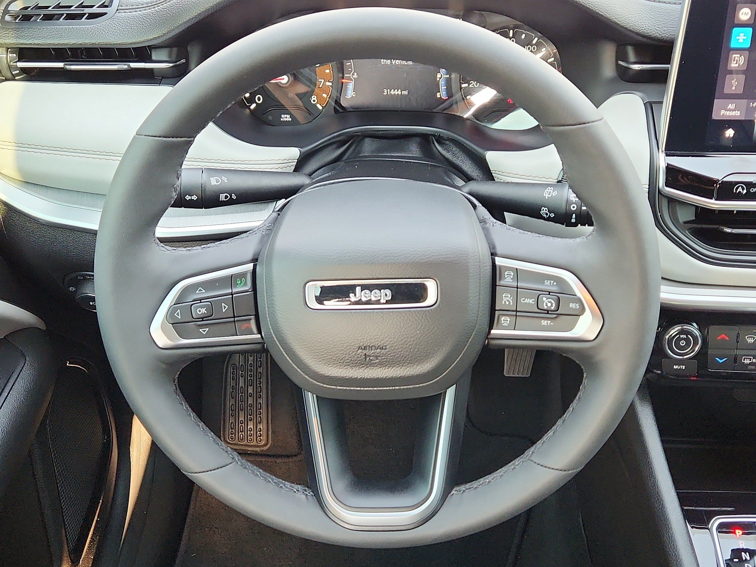 Used 2025 Jeep Compass Limited AWD/4WD image 18