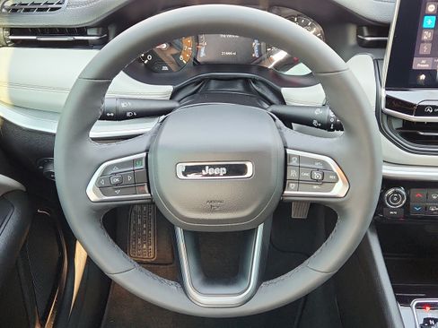 Used 2025 Jeep Compass Limited AWD/4WD image 18