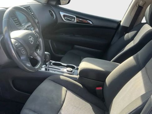 Used 2017 Nissan Pathfinder SV image 11