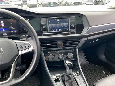 Used 2023 Volkswagen Jetta SE FWD image 17